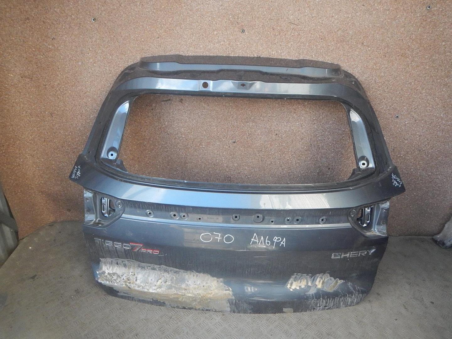 Дверь багажника