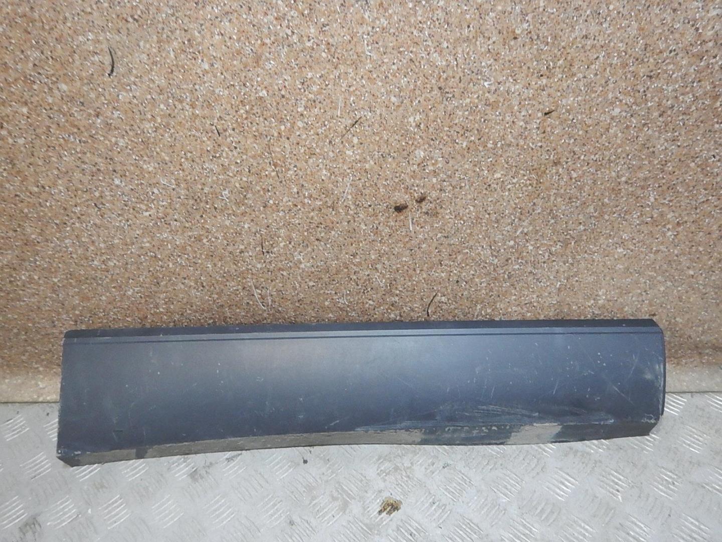 Молдинг задней правой двери