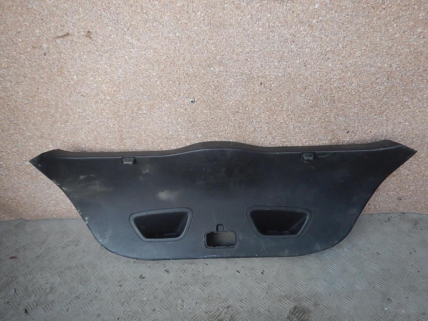 Обшивка двери багажника