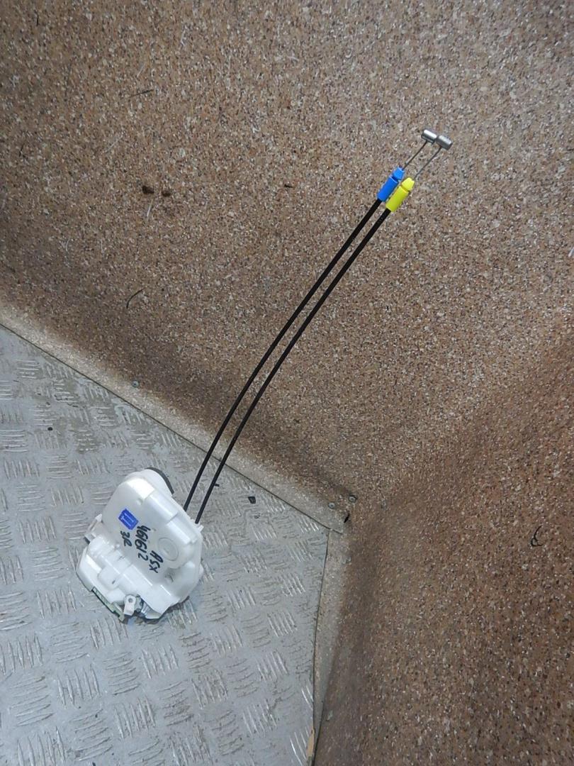 Замок двери задней правой