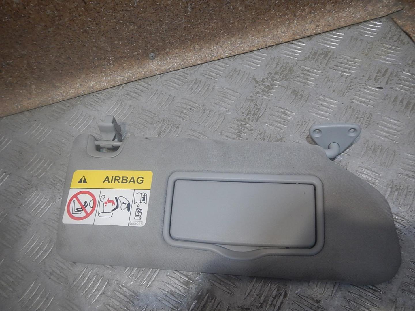 Козырек солнцезащитный