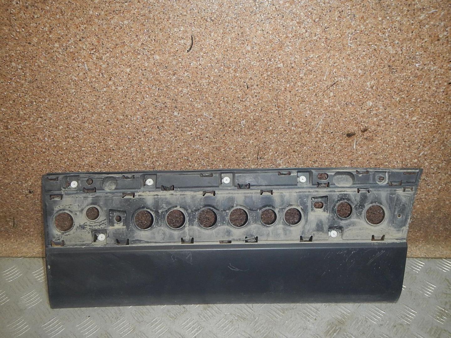 Молдинг задней левой двери