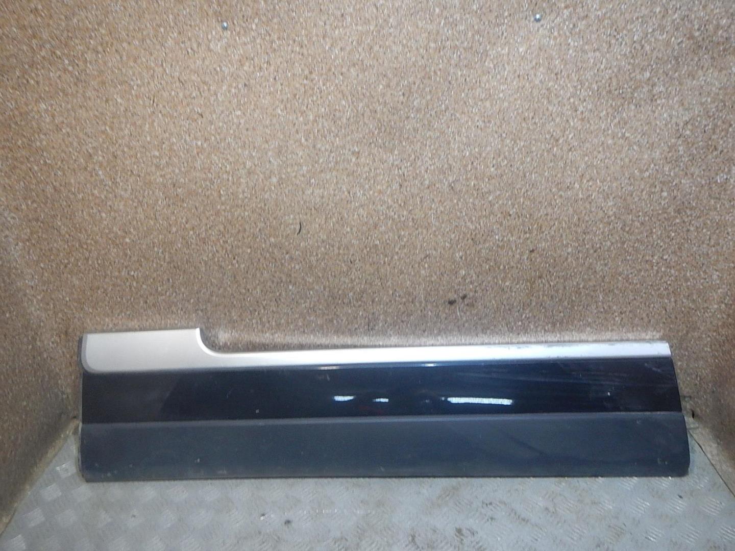 Молдинг передней левой двери