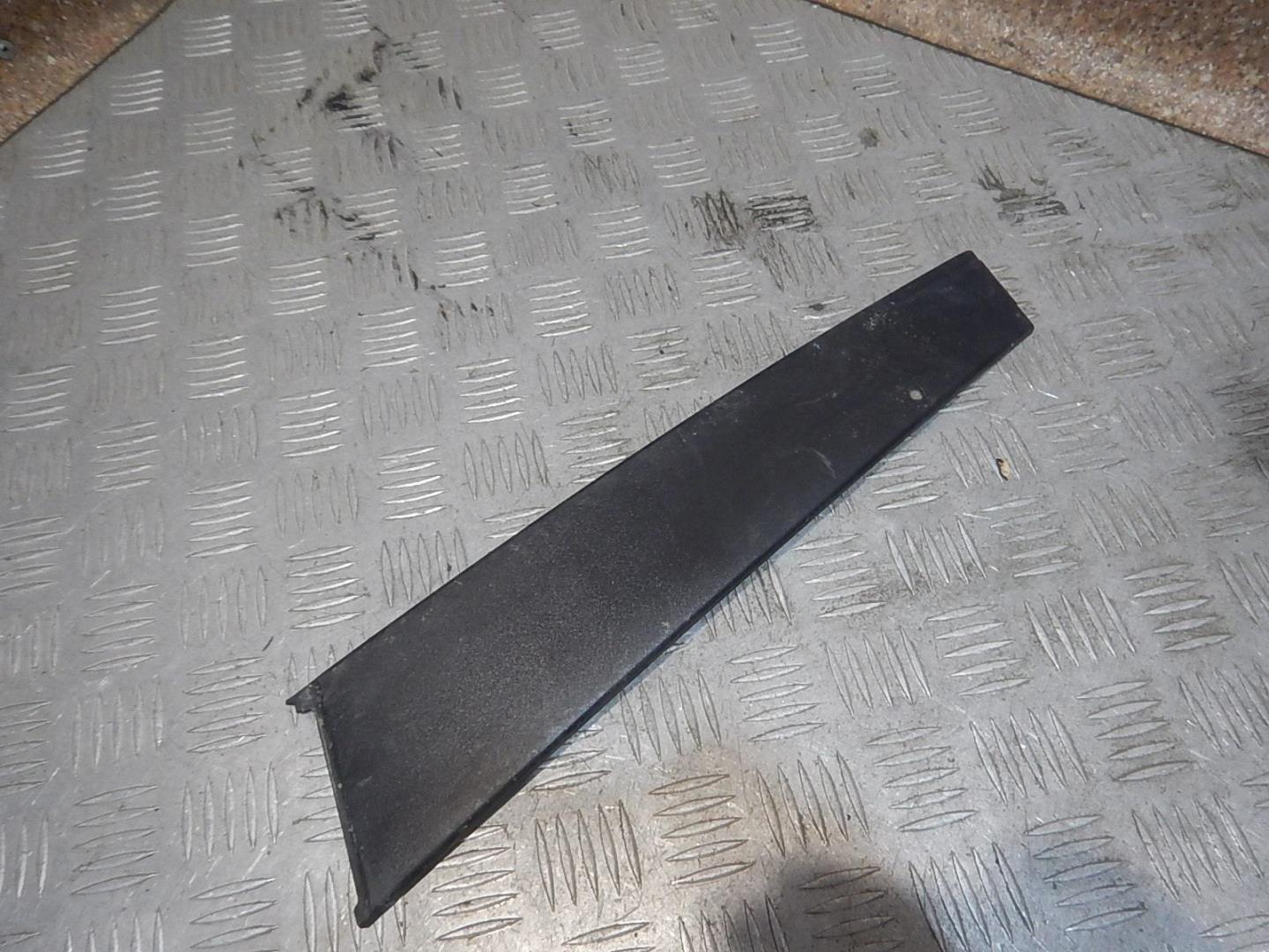 Накладка двери передней правой