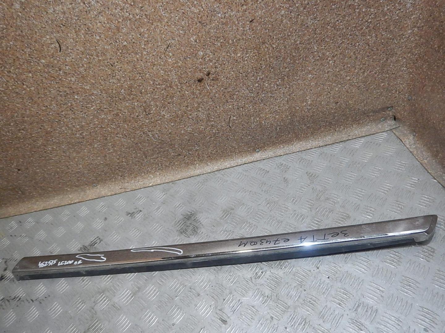 Молдинг передней правой двери