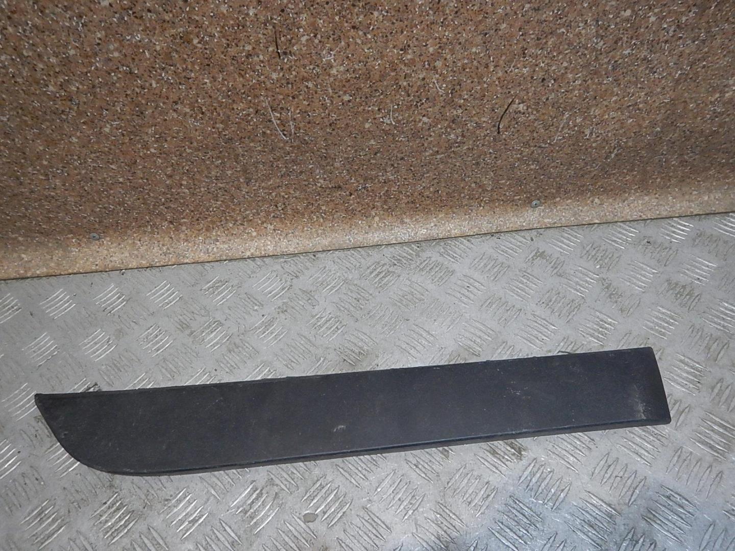 Молдинг задней правой двери