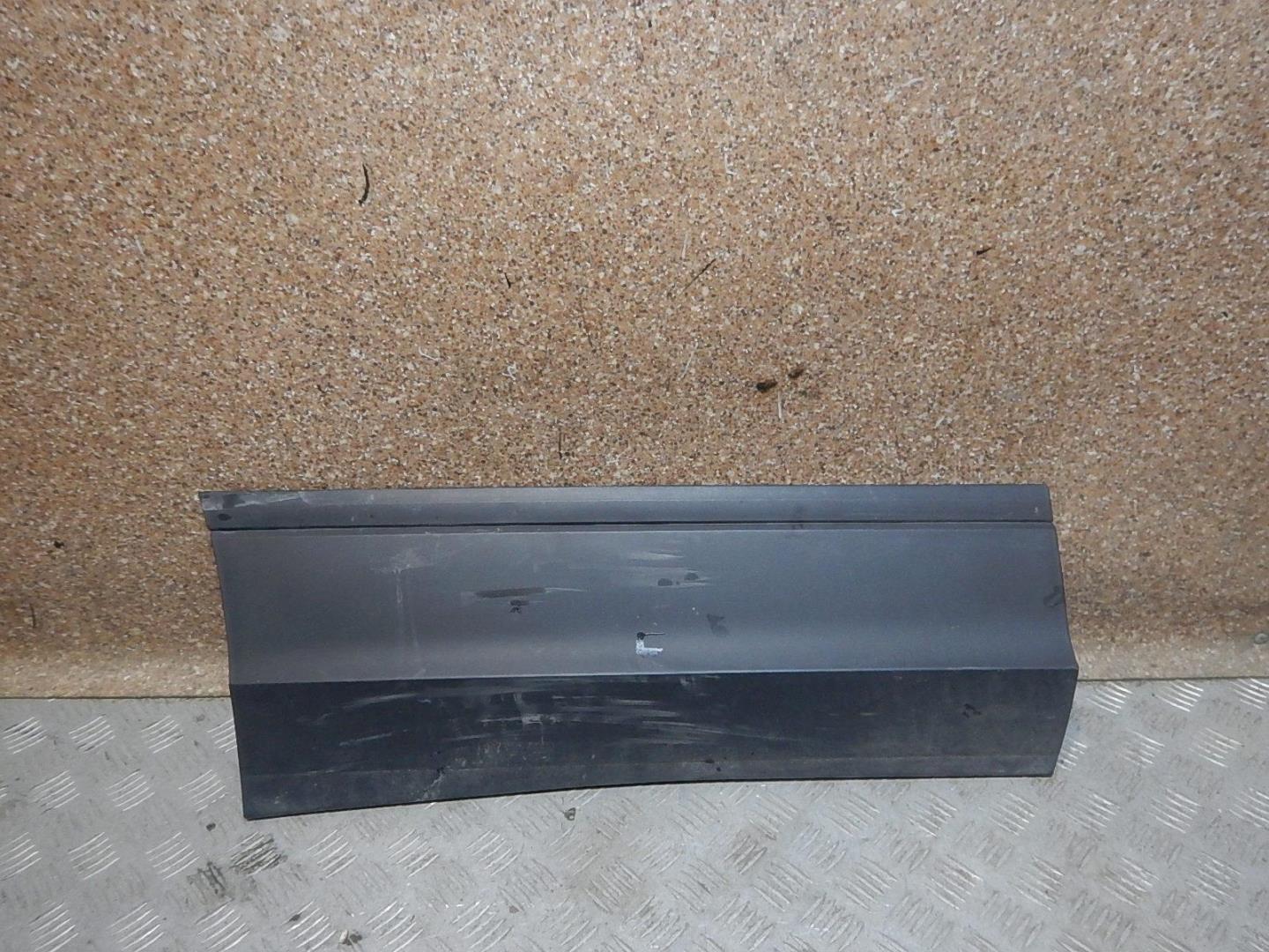 Молдинг задней правой двери