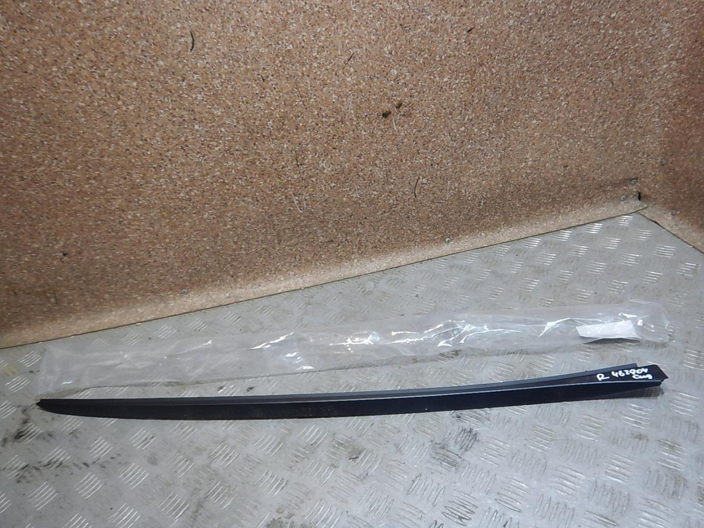 Молдинг лобового стекла