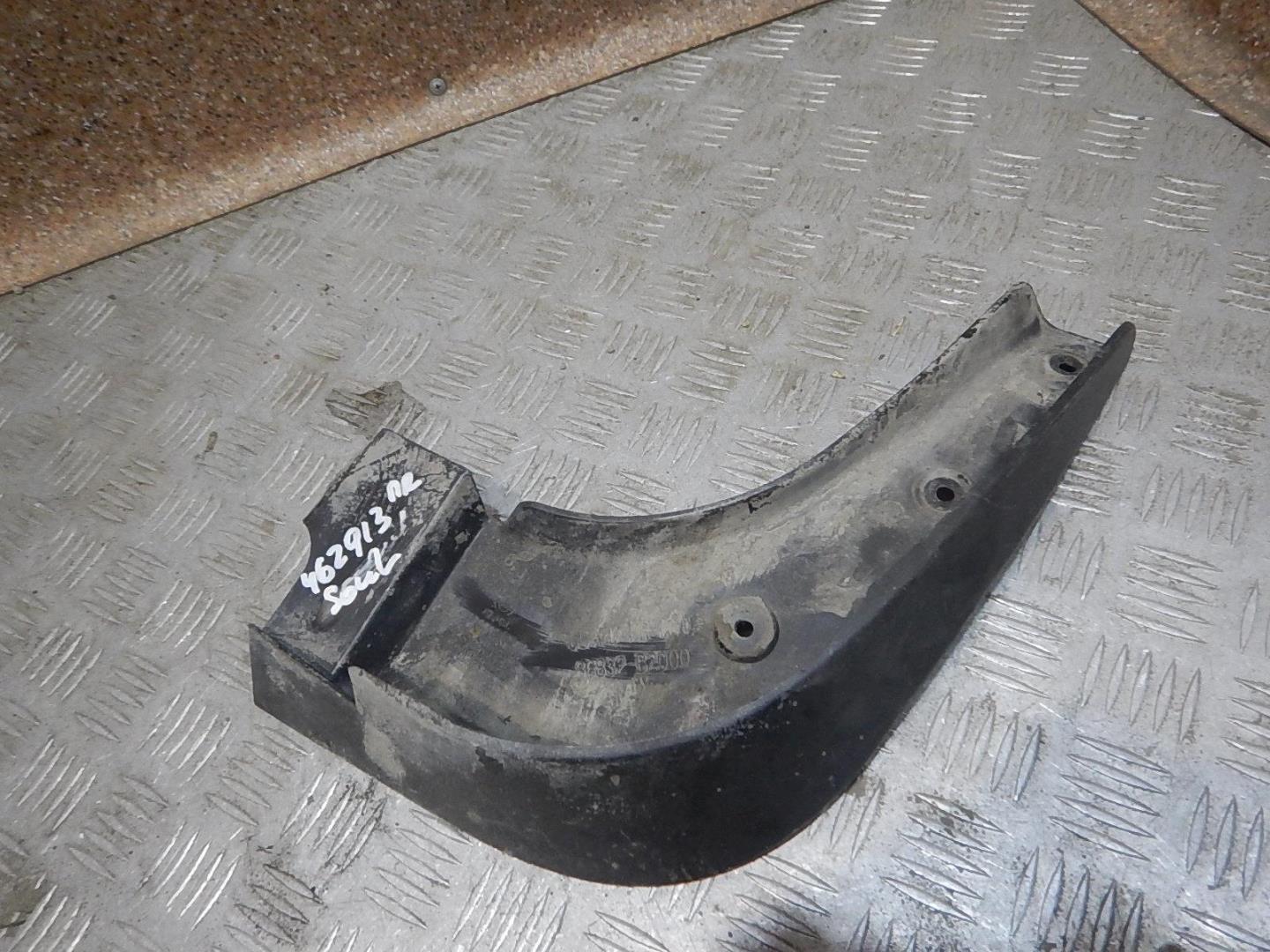 Брызговик передний правый