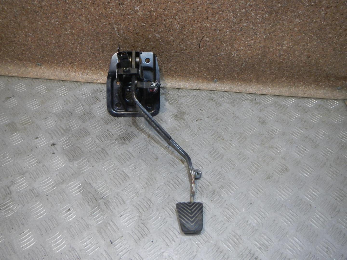 Педаль сцепления