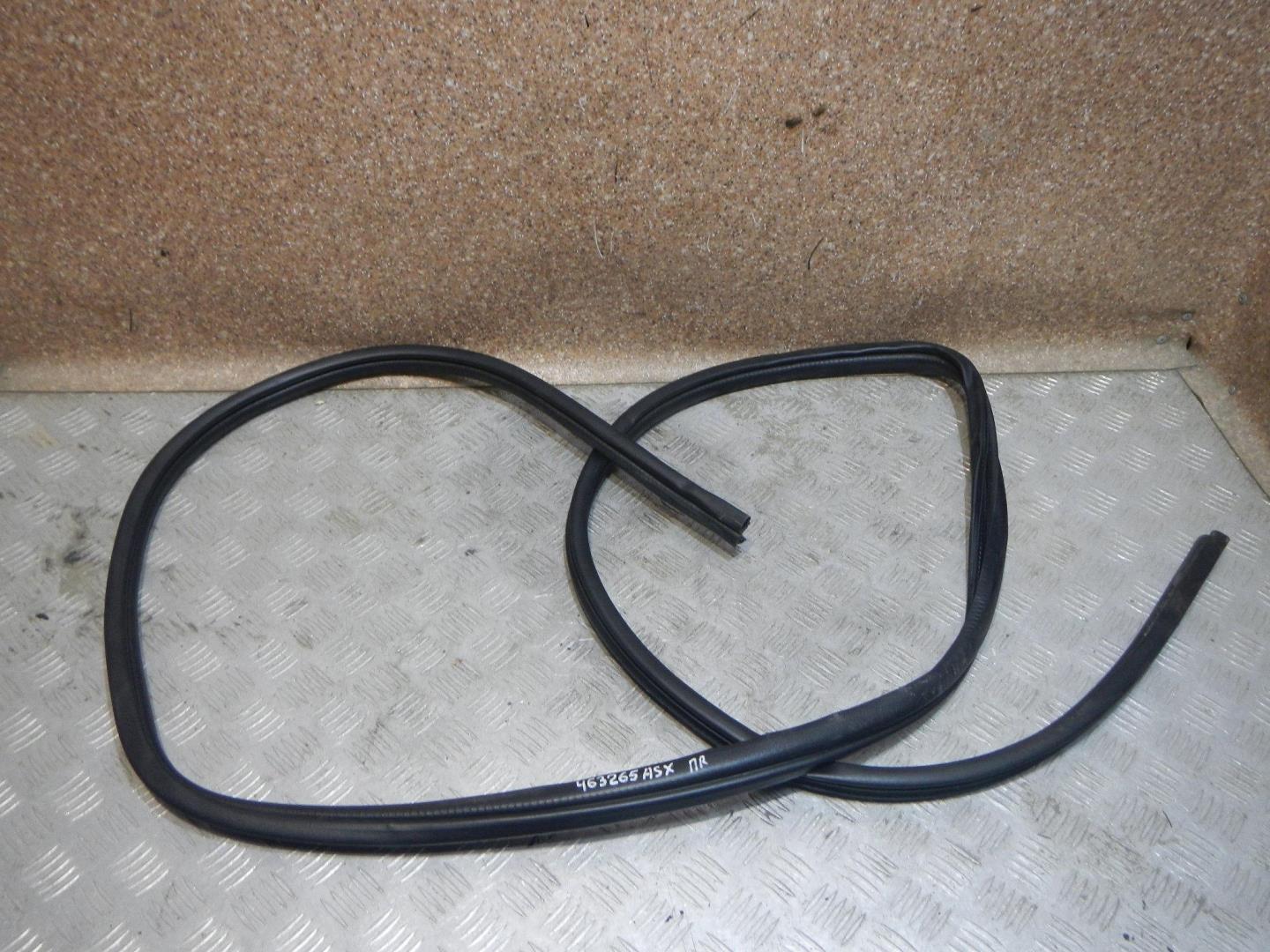 Уплотнитель двери