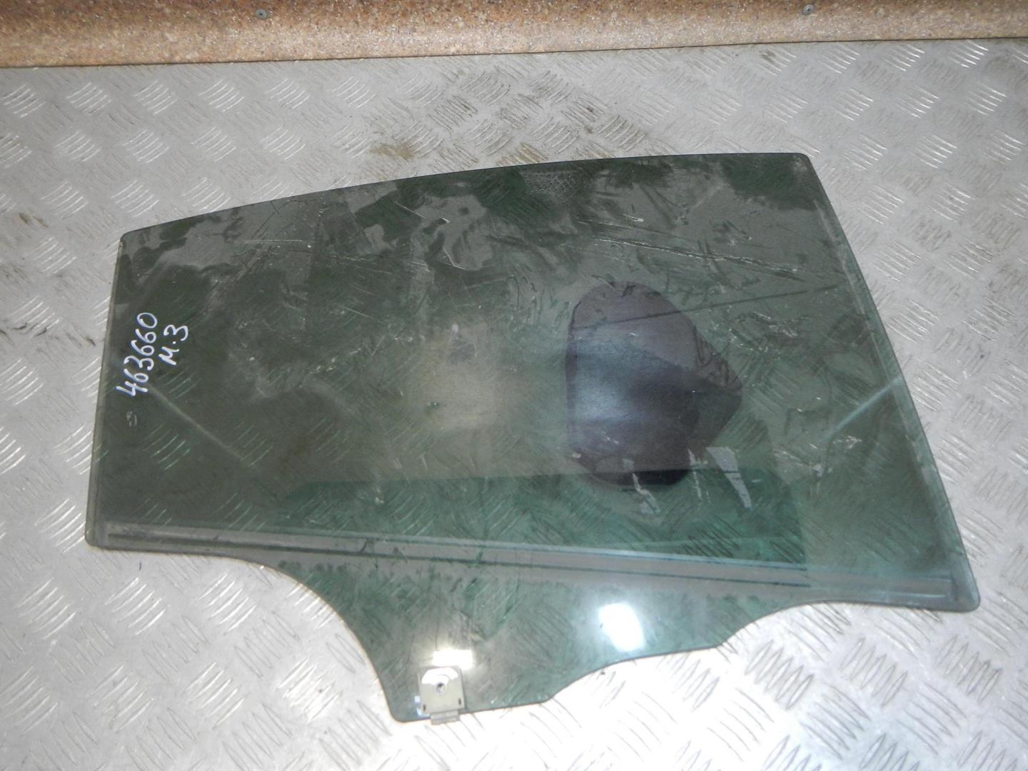 Стекло двери задней правой