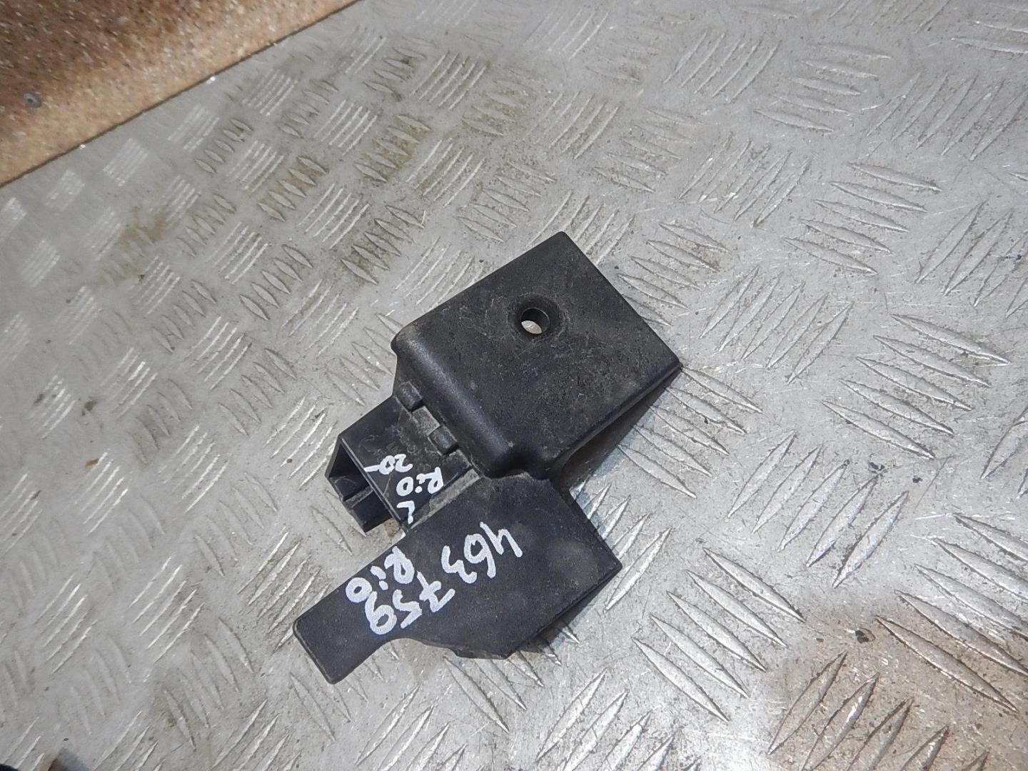 Кронштейн фар левый