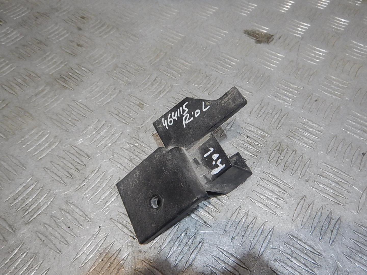 Кронштейн фар левый