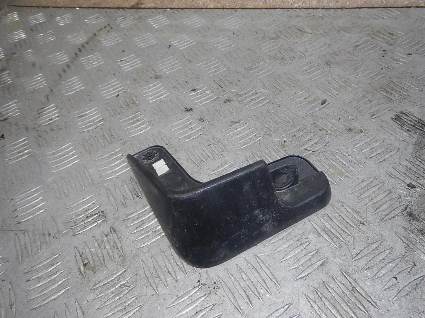 Брызговик задний левый