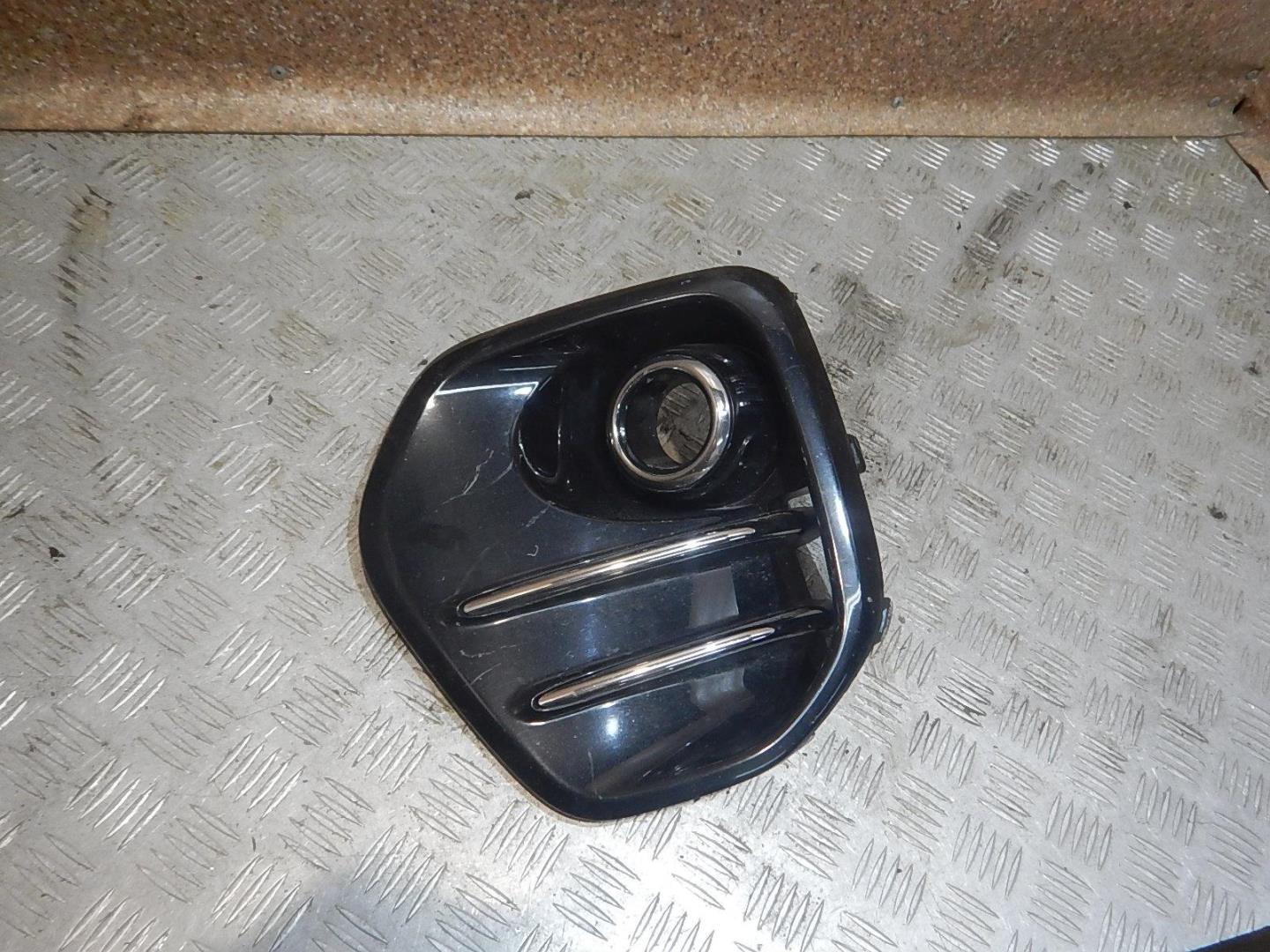 Решетка в бампер левая