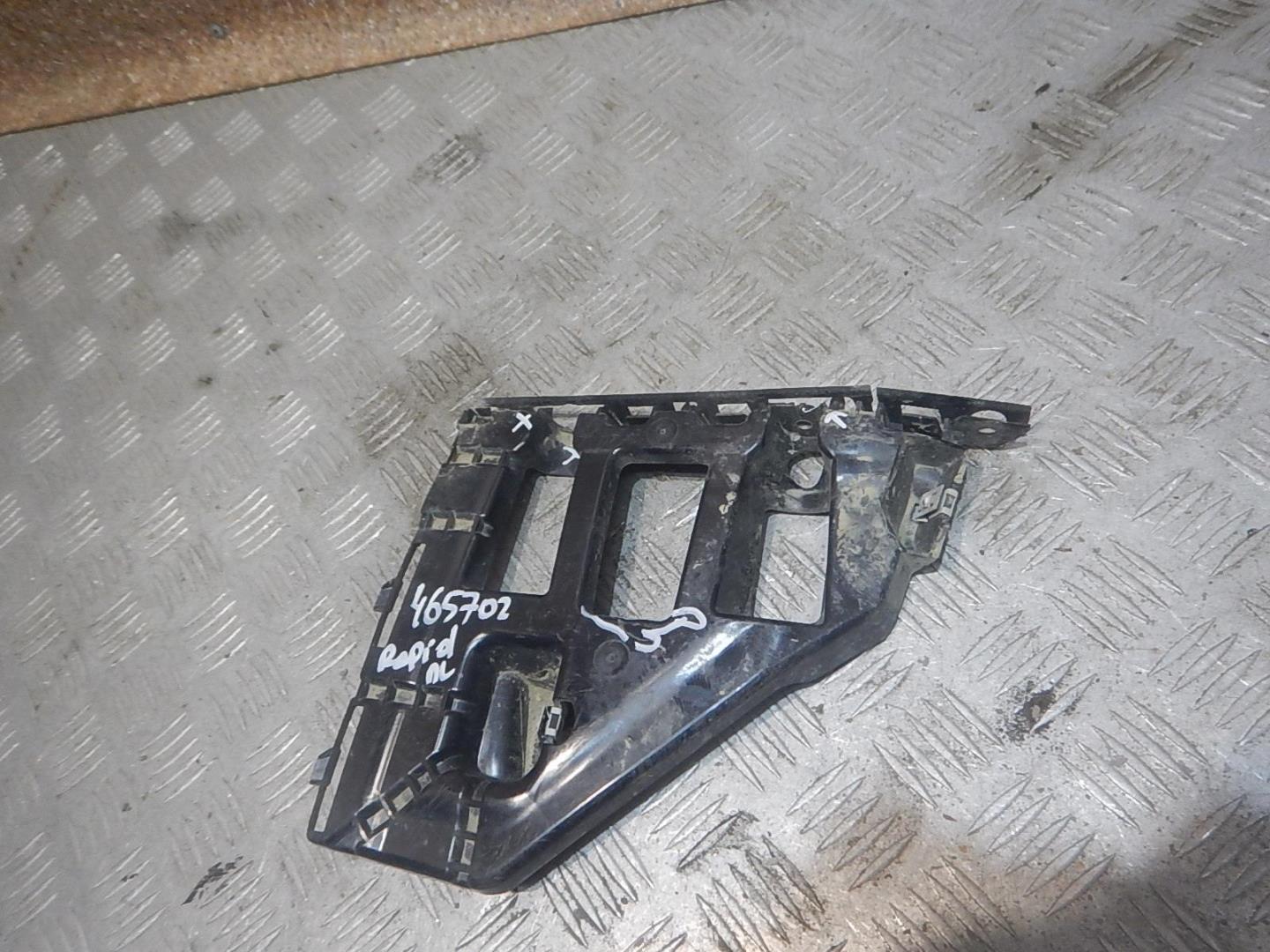 Кронштейн переднего бампера левый