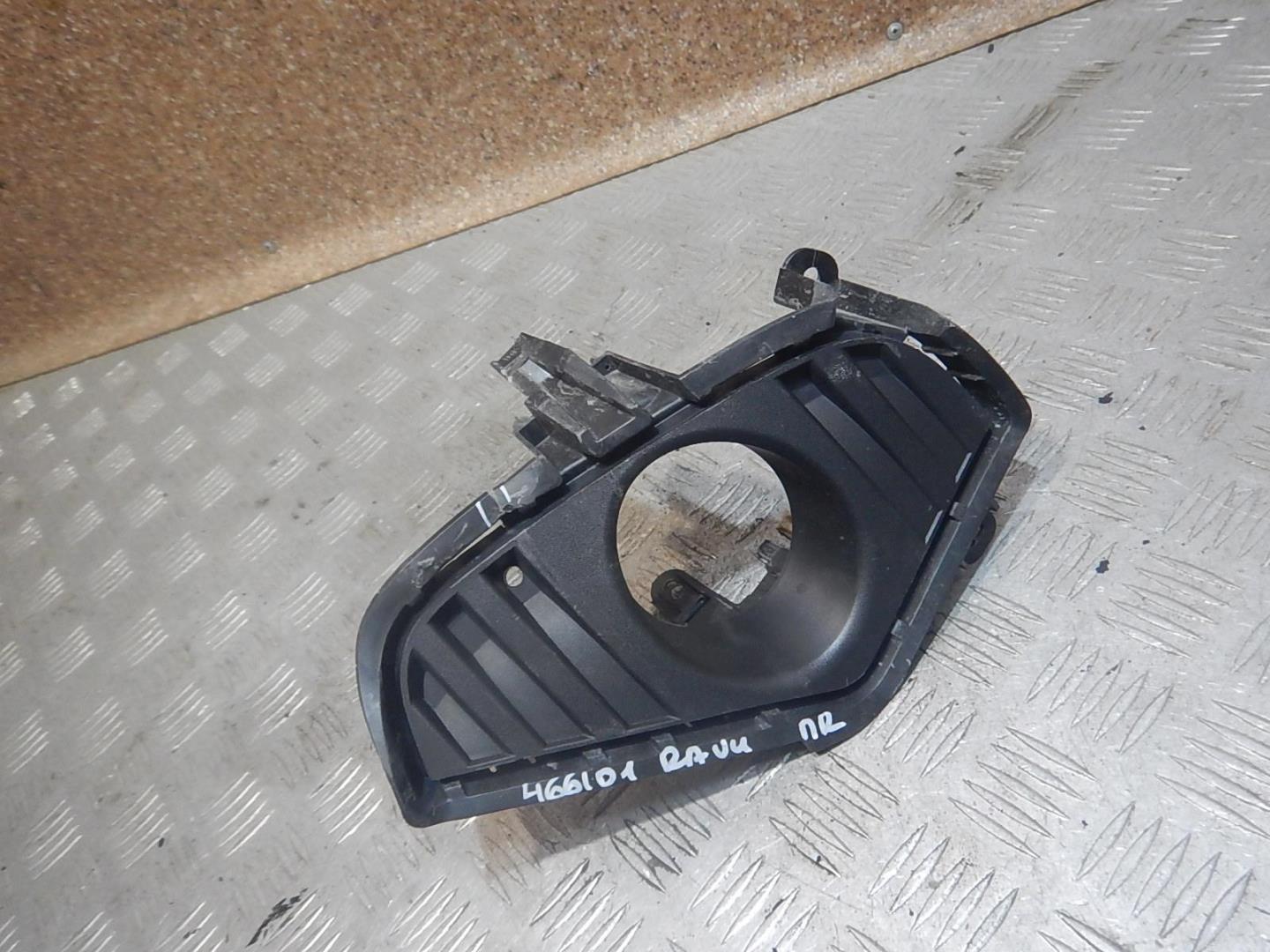 Решетка в бампер правая