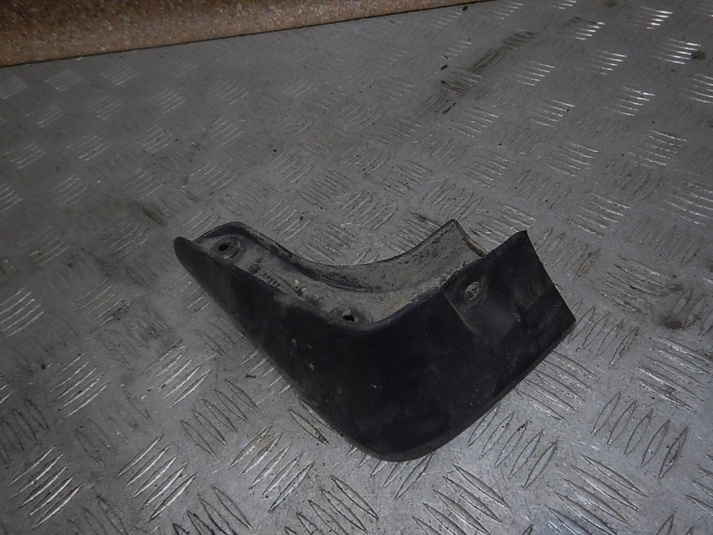 Брызговик задний левый
