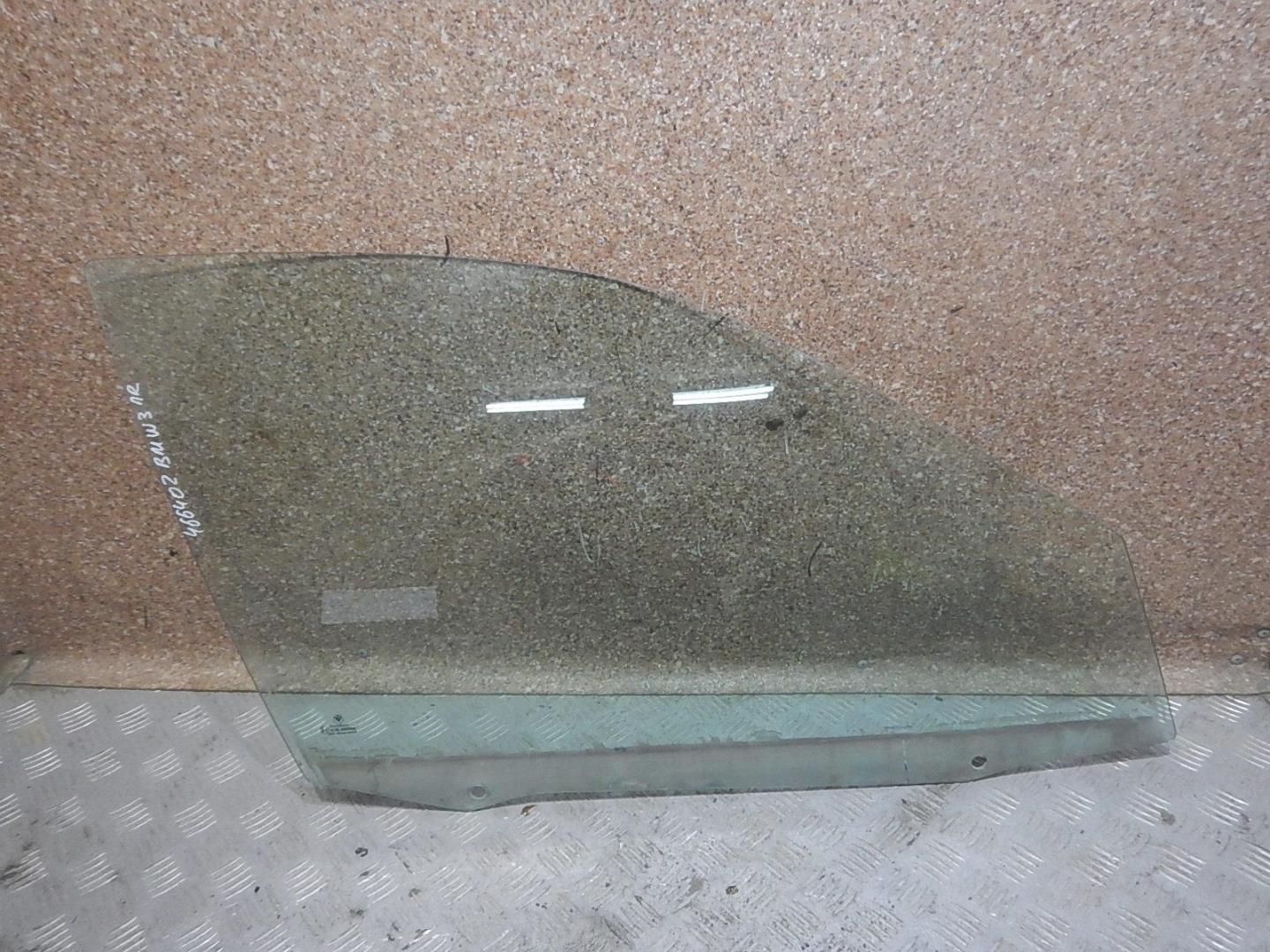 Стекло двери передней правой