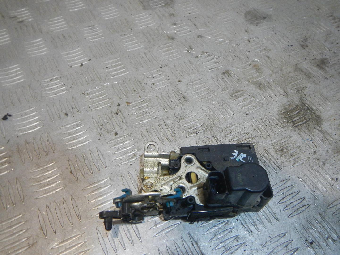 Замок двери задней правой