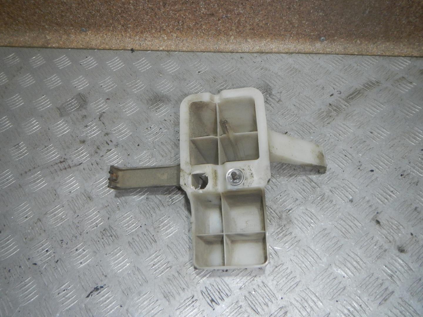 Кронштейн усилителя заднего бампера