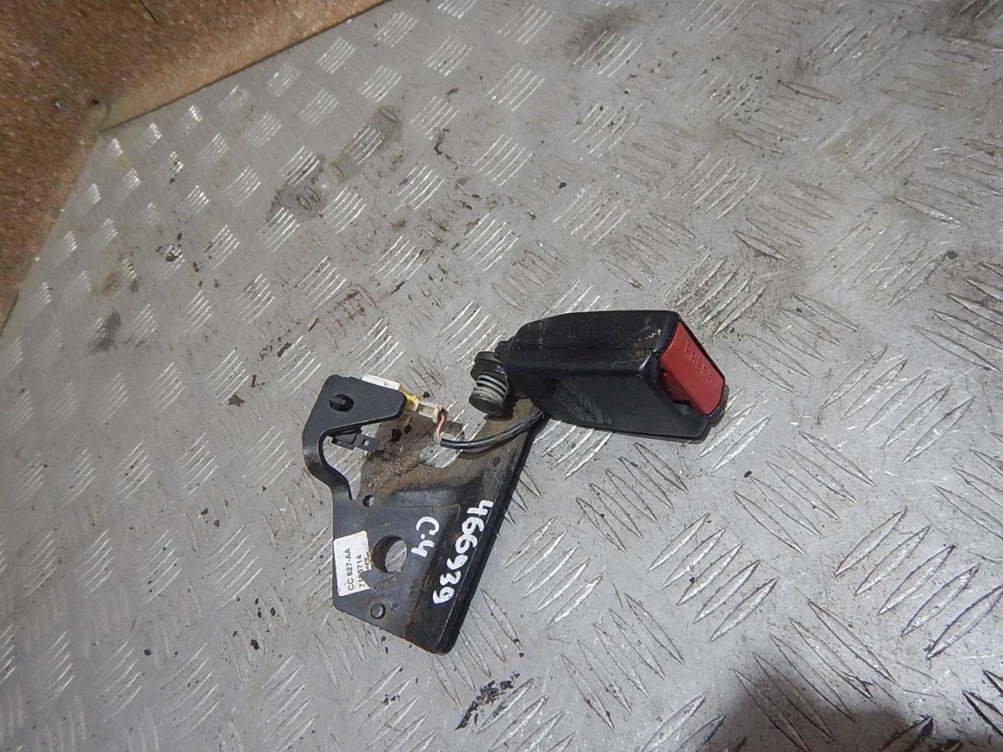 Ответная часть ремня безопасности