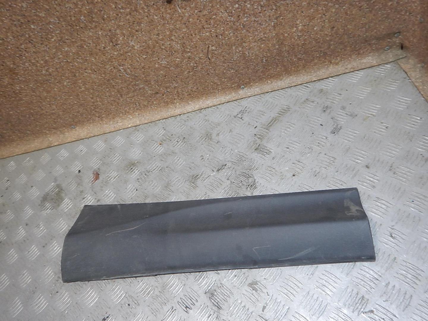 Молдинг задней правой двери