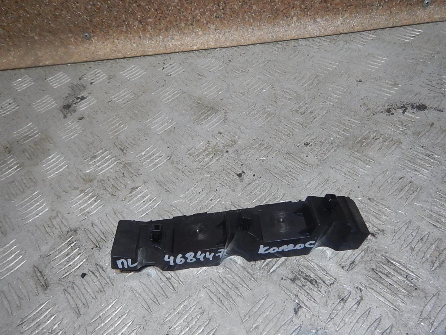 Кронштейн переднего бампера левый