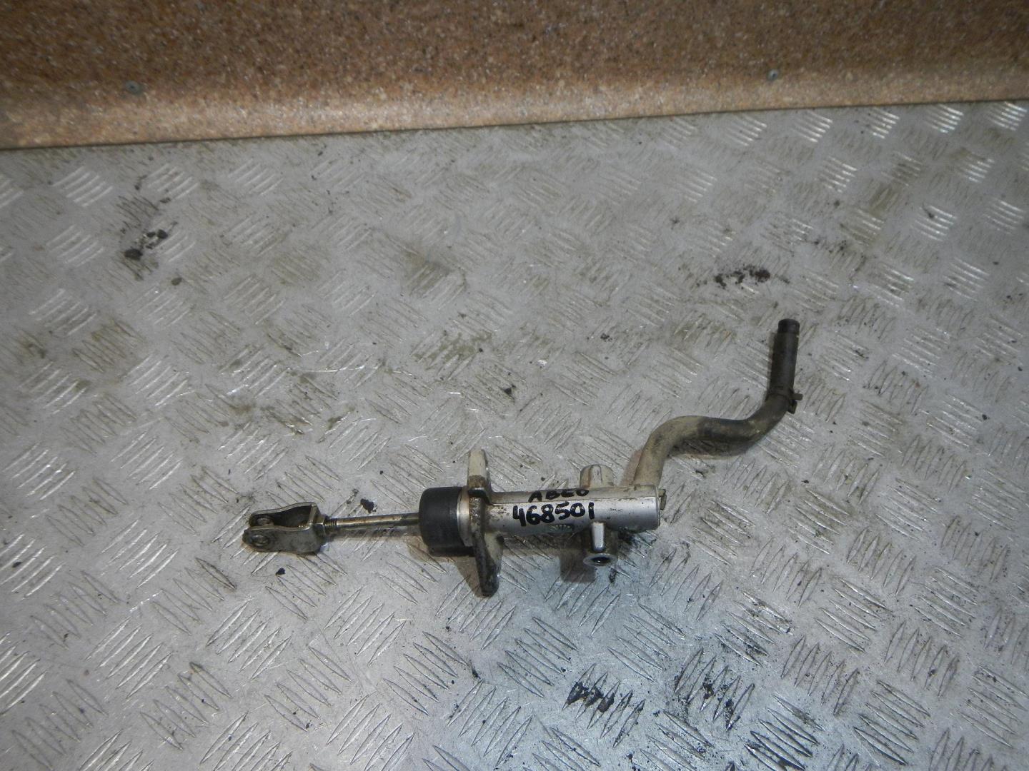 Цилиндр сцепления главный