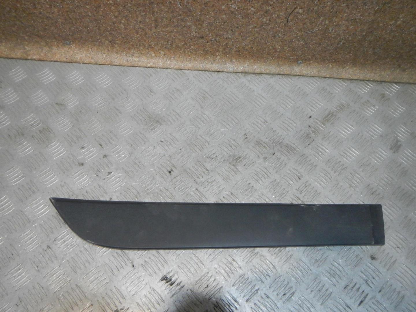 Молдинг задней правой двери