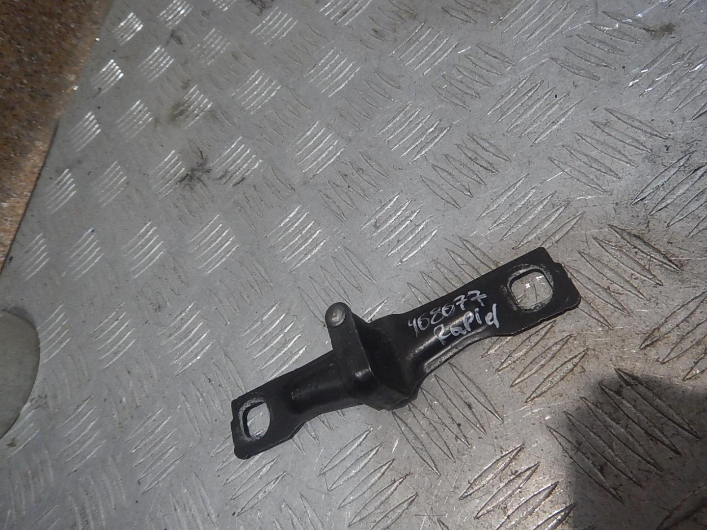 Ответная часть замка багажника