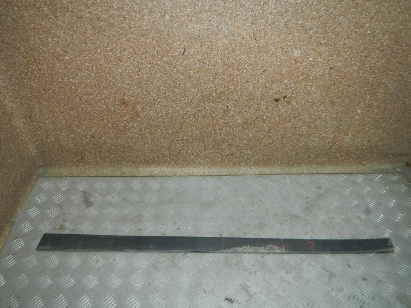 Молдинг передней правой двери