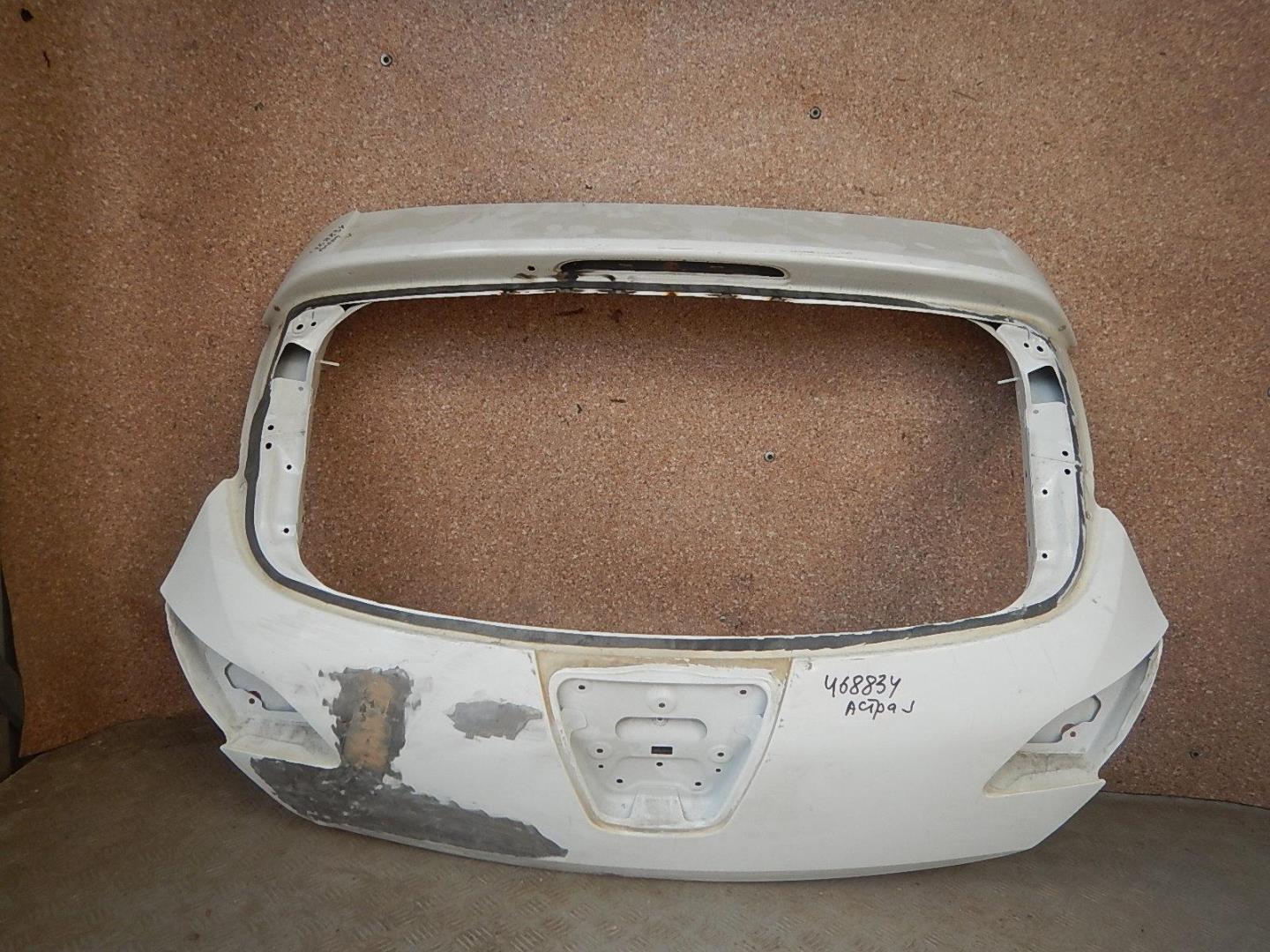 Дверь багажника