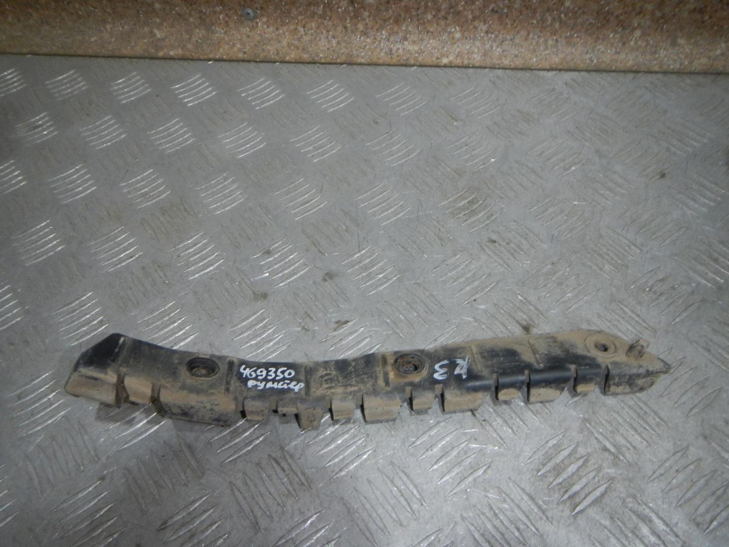 Кронштейн заднего бампера правый