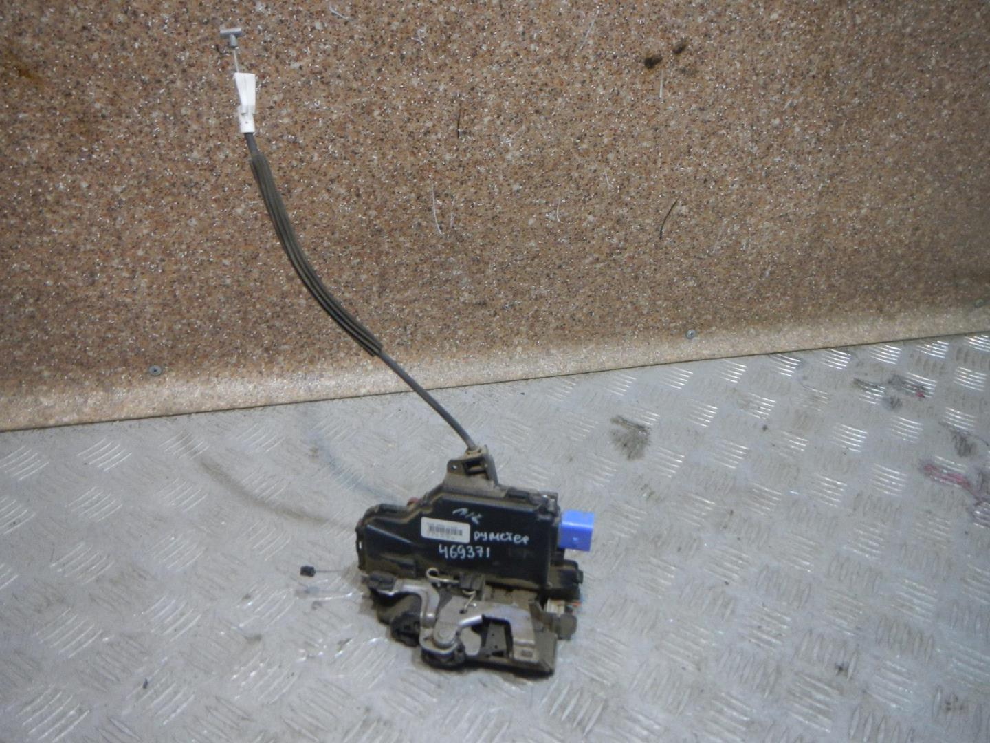 Замок двери передней правой