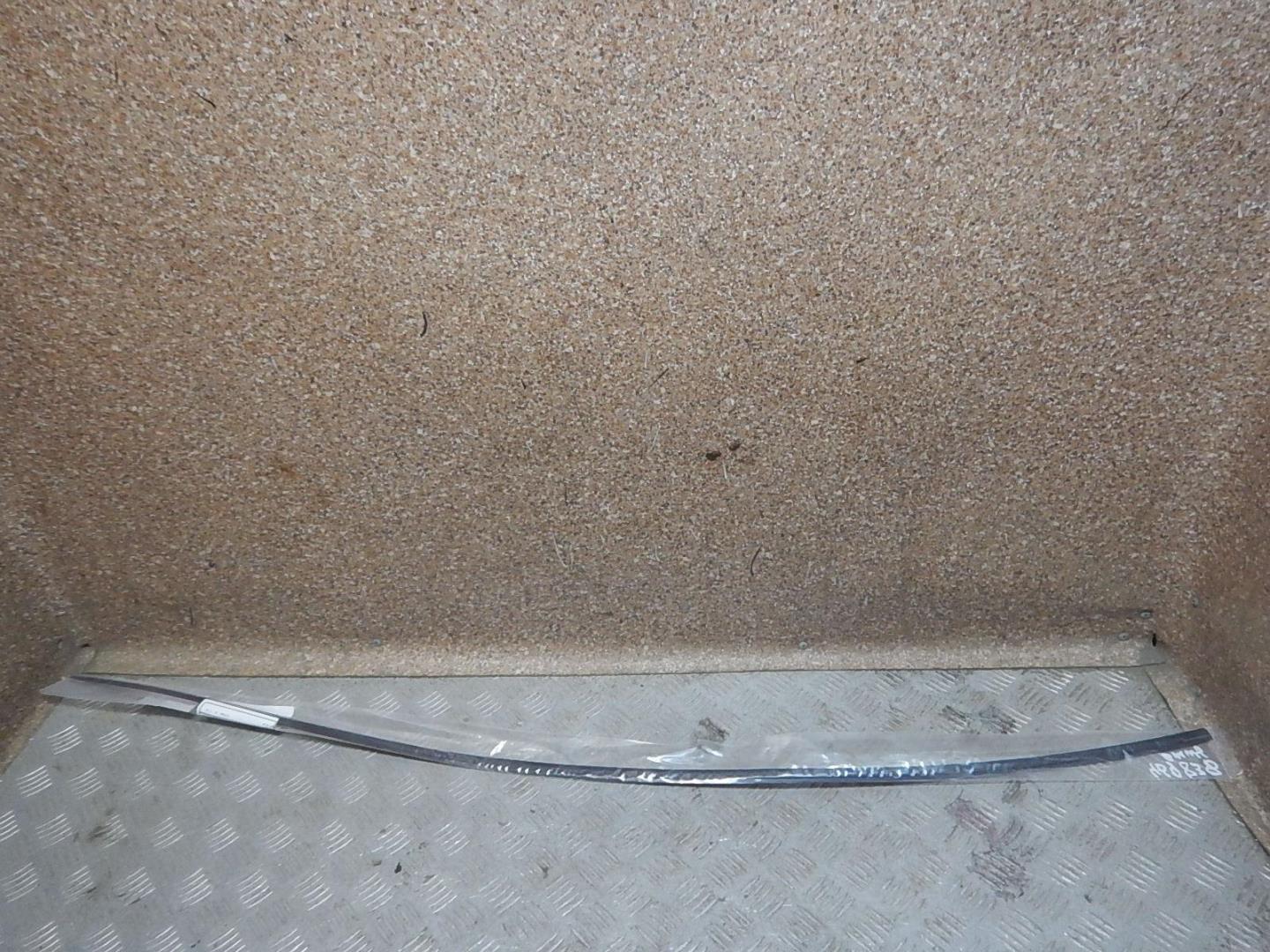 Молдинг лобового стекла