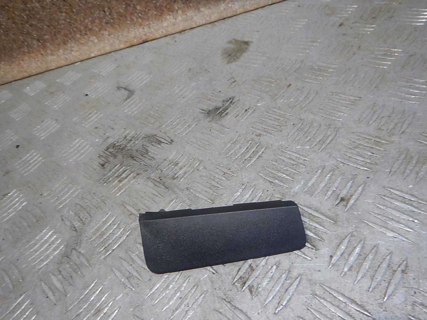 Заглушка буксировочного крюка