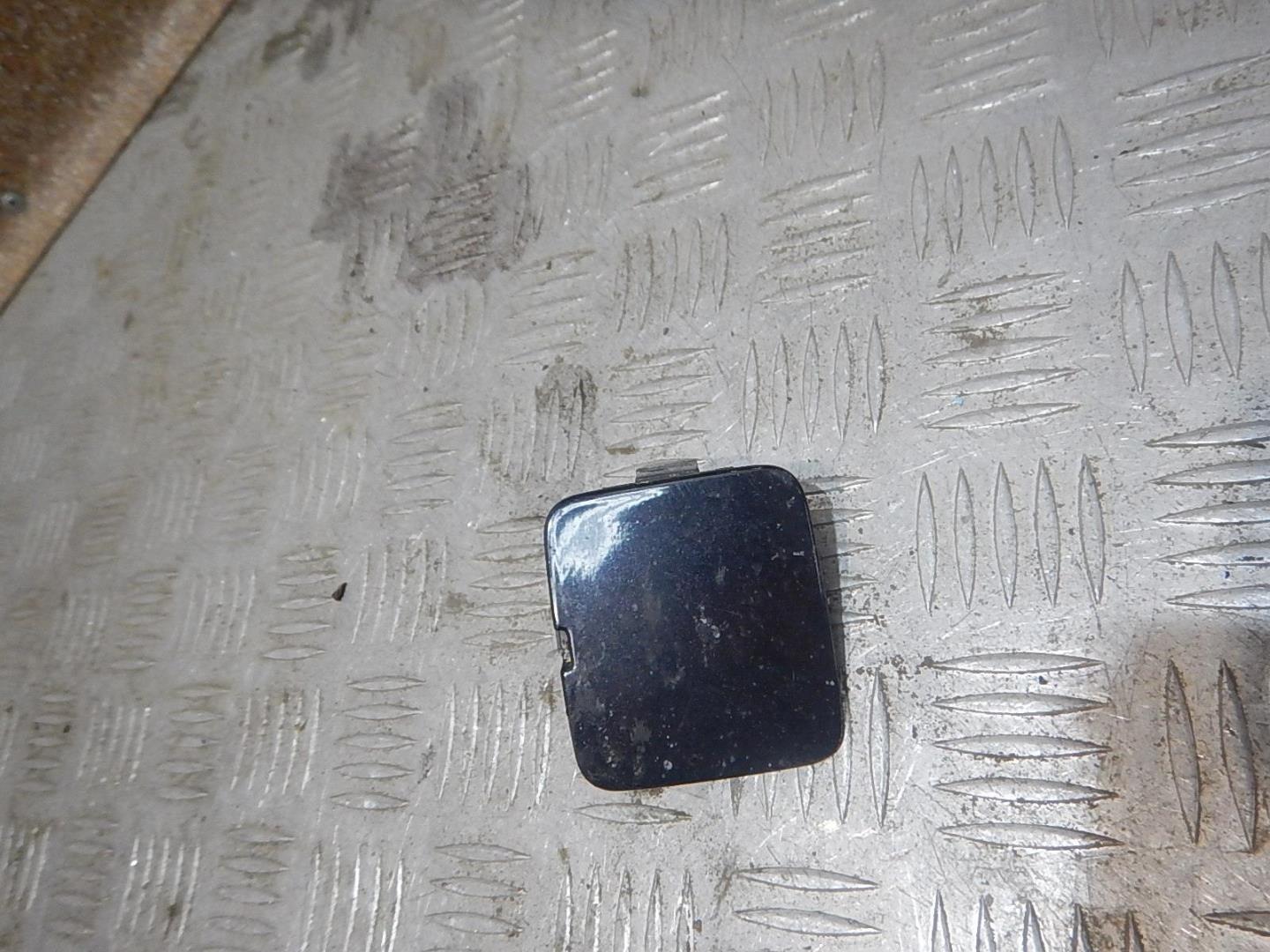 Заглушка буксировочного крюка