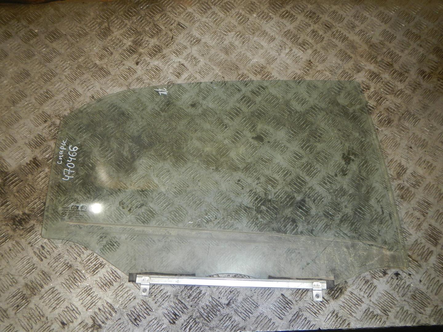 Стекло двери задней правой