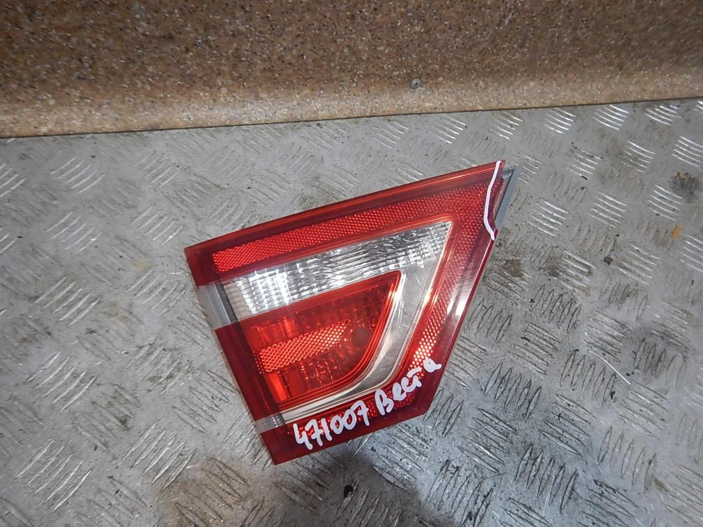 Фонарь задний внутренний левый