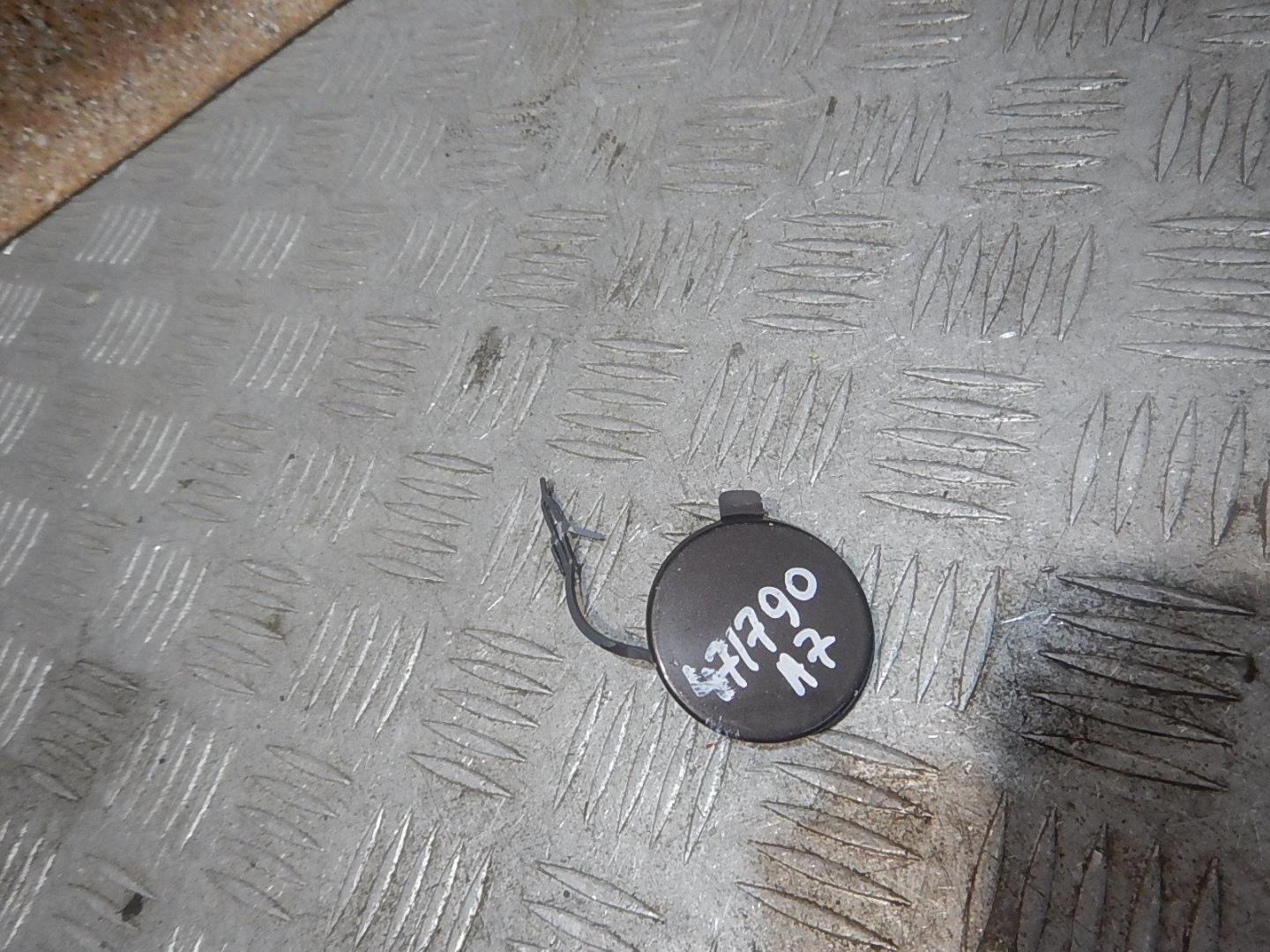 Заглушка буксировочного крюка