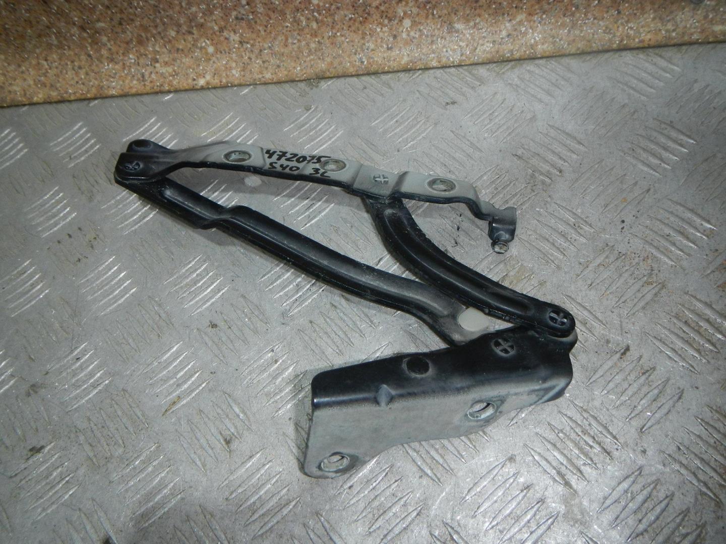 Петля крышки багажника