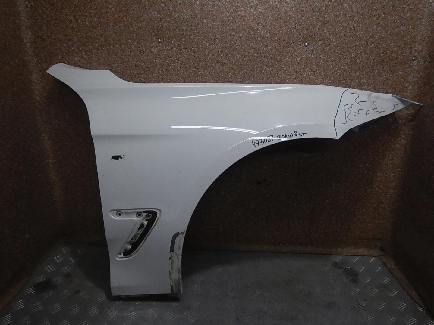 Крыло переднее правое