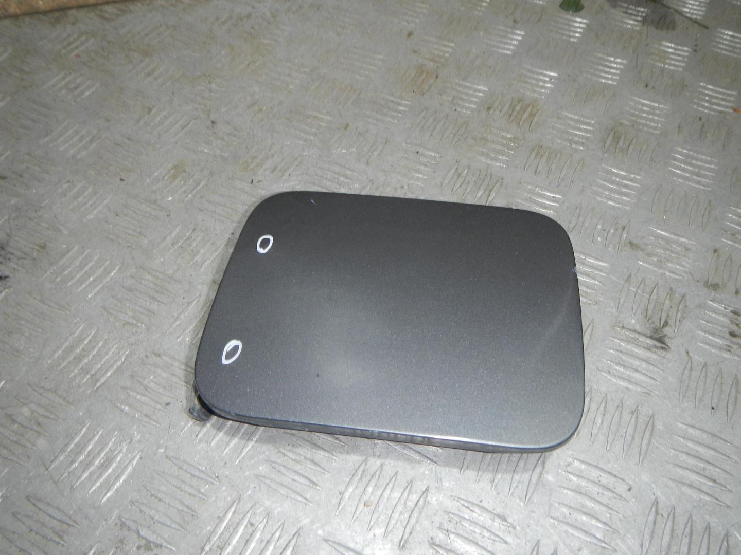 Лючок бензобака