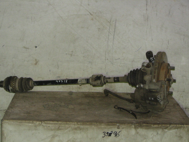 Кулак поворотный передний правый