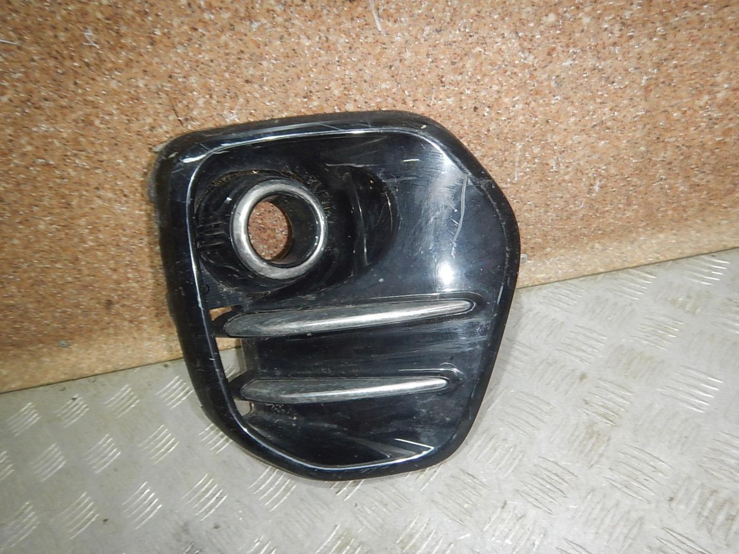 Решетка в бампер правая