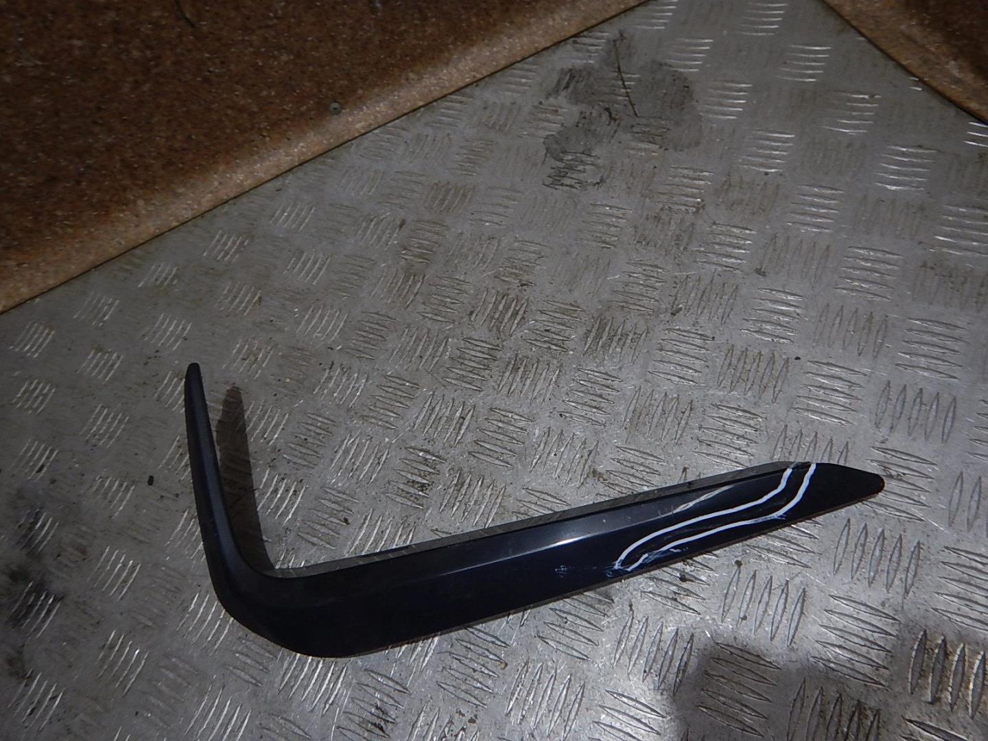 Накладка переднего бампера левая