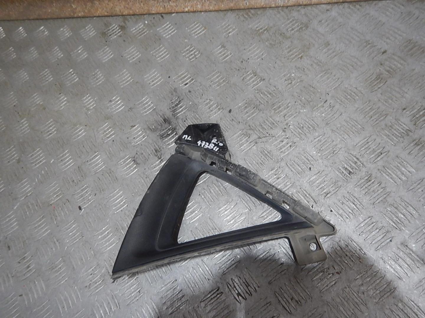 Рамка противотуманной фары левой