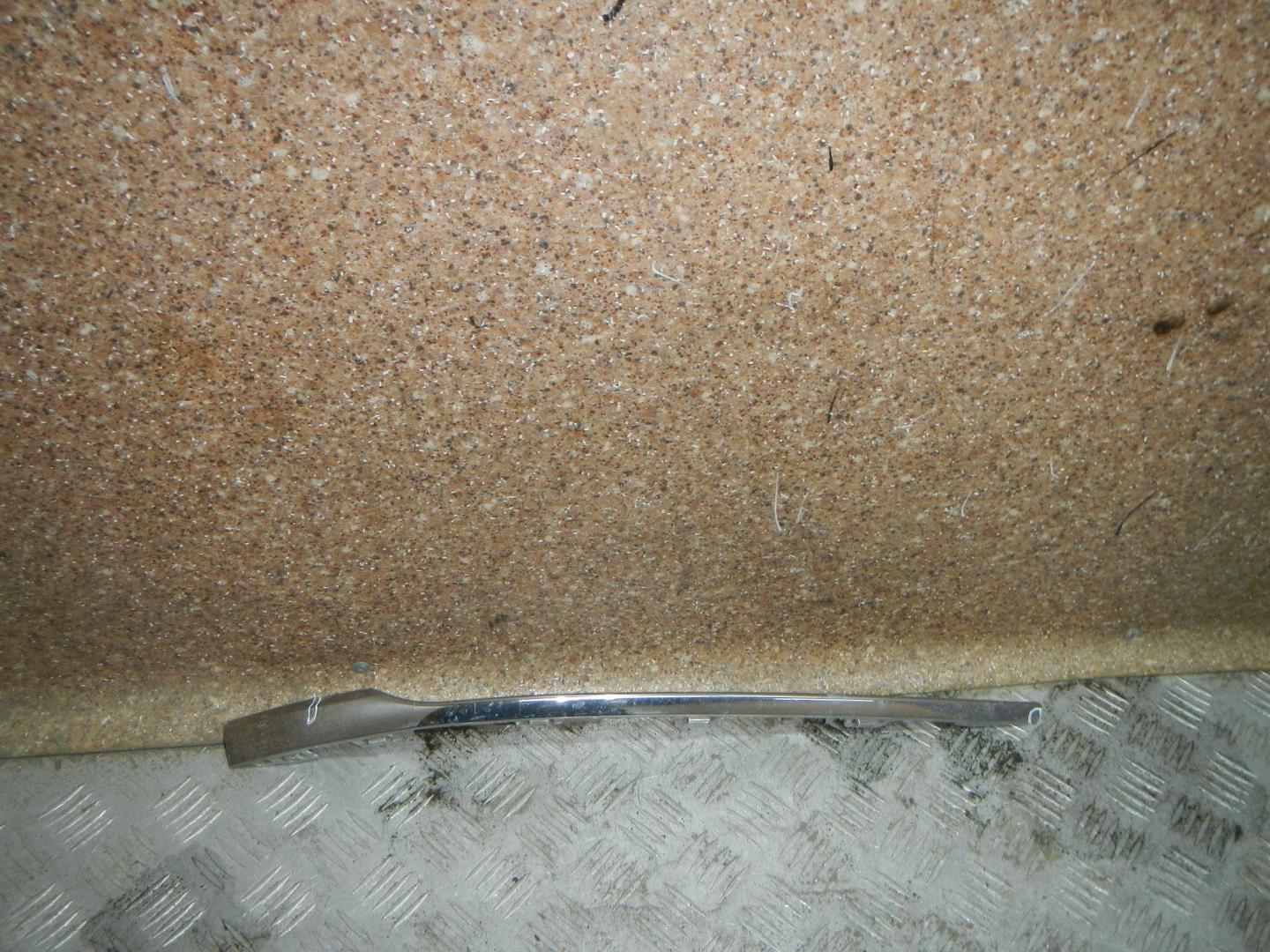 Молдинг переднего бампера правый